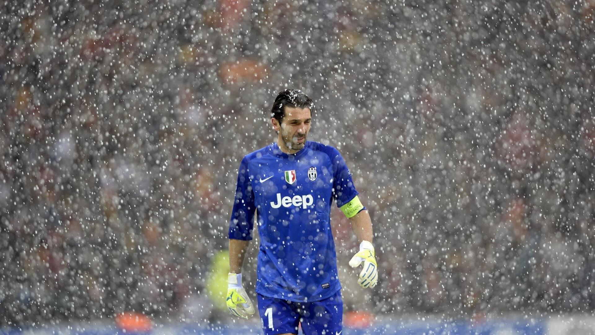 亨里希斯独辟蹊径，为强化跟腱每日徒步7里赴训，职业精神获图片报深度聚焦